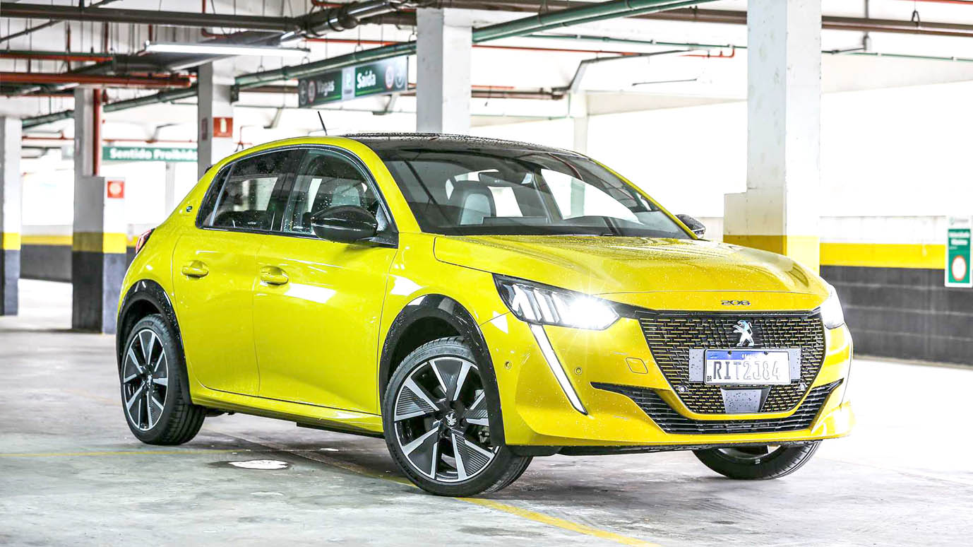 Peugeot 208 elétrico terá mudança de fábrica e atualização em 2023 Recém-lançado no Brasil, 208 e-GT terá a produção transferida da Eslováquia para a Espanha e o primeiro facelift