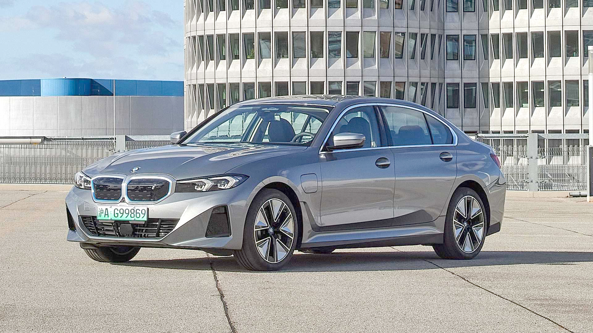 Novo BMW i3 estreia na China como a versão elétrica do Série 3