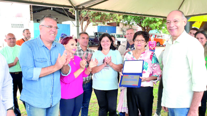 Hélio Peluffo entrega Praça Ernandes Donato Vilanova