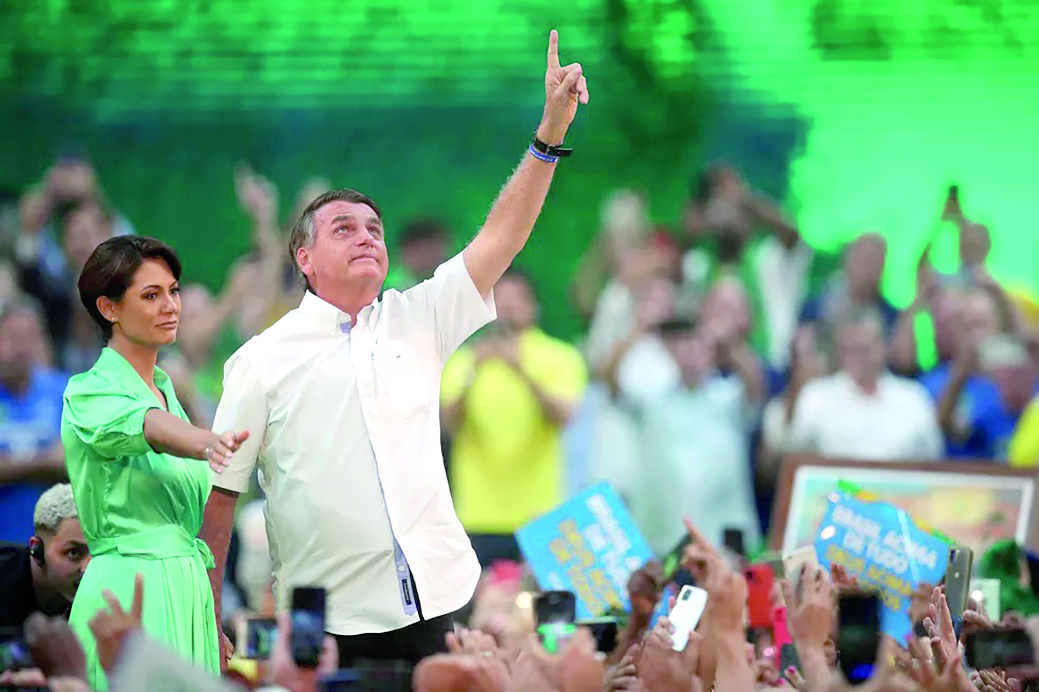 Bolsonaro leva uma multidão ao Maracanãzinho para festejar sua campanha eleitoral