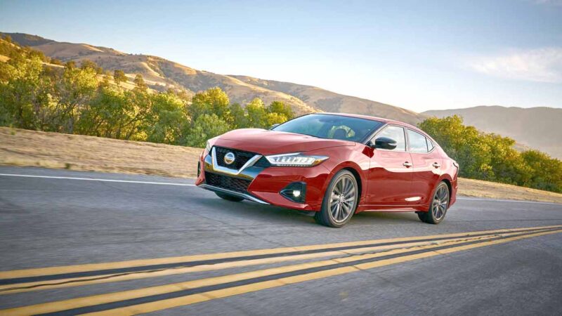 Nissan Máxima é mais um sedã que morre diante do avanço dos SUVs