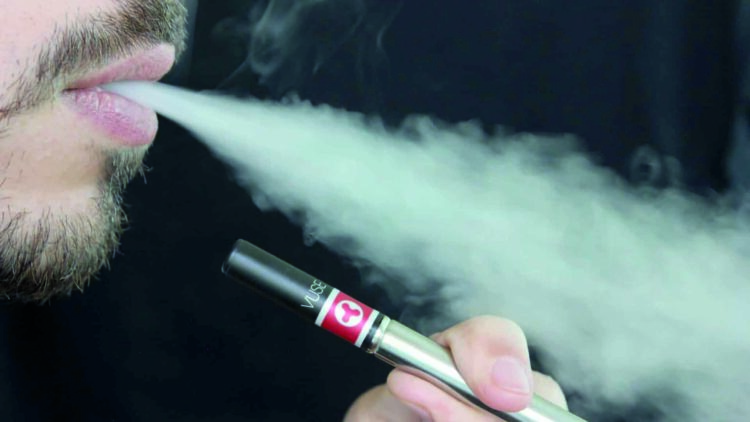 Pneumologista: cigarro eletrônico causa antigas e novas doenças
