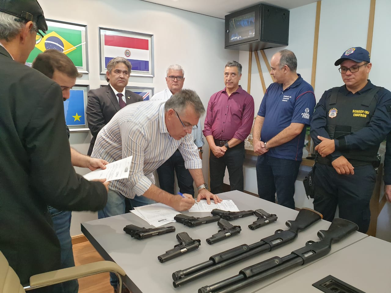 Secretaria Municipal de Segurança Pública recebe armamento e anuncia curso de armamento, munição e tiro para a GCMFRON