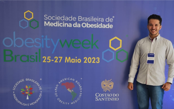 Dr. Thiago Araújo recebe certificado de participação no II Congresso Brasileiro de Medicina da Obesidade 2023