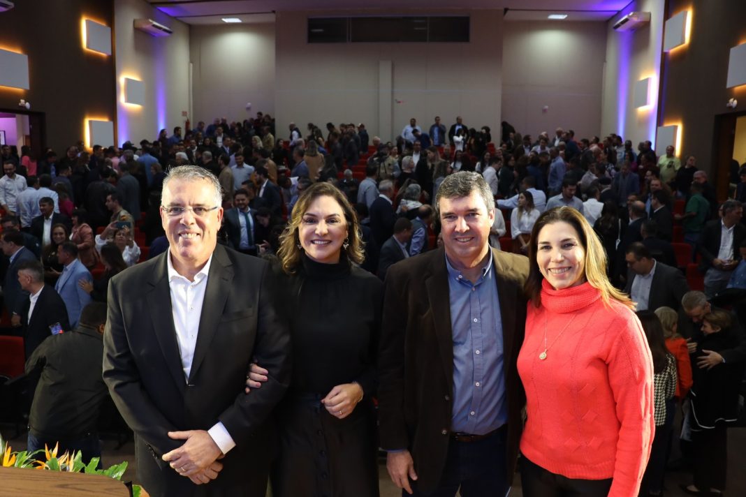 Em noite de festa e com a presença do Governador, ordem de serviço para revitalização da linha internacional é assinada em Ponta Porã