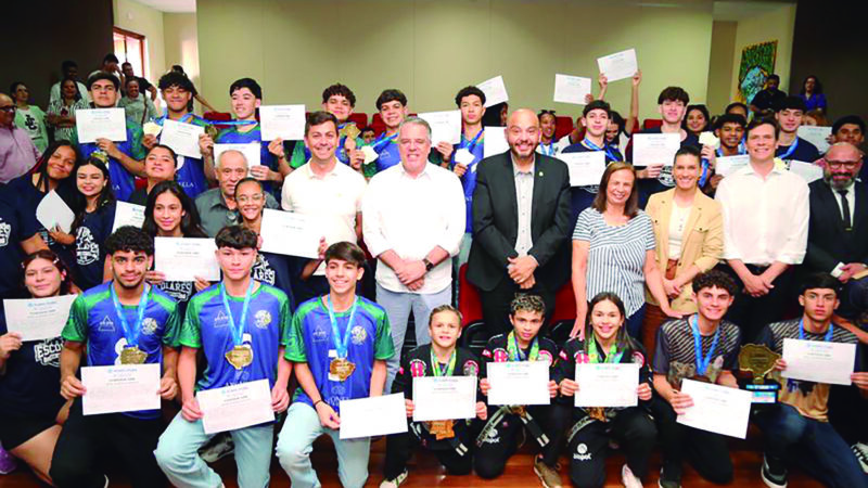 Atletas de Ponta Porã são homenageados por desempenho nos Jogos Escolares da Juventude