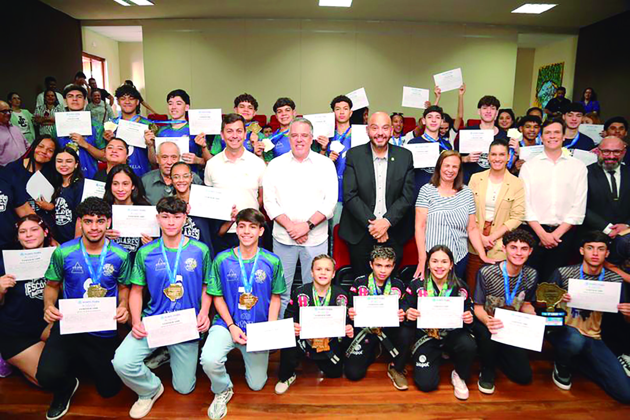 Atletas de Ponta Porã são homenageados por desempenho nos Jogos Escolares da Juventude