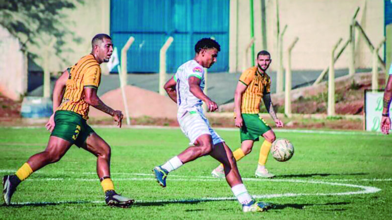 Série B entra na reta decisiva com três times brigando por duas vagas