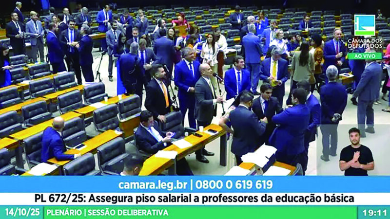 Câmara aprova piso nacional para professores temporários