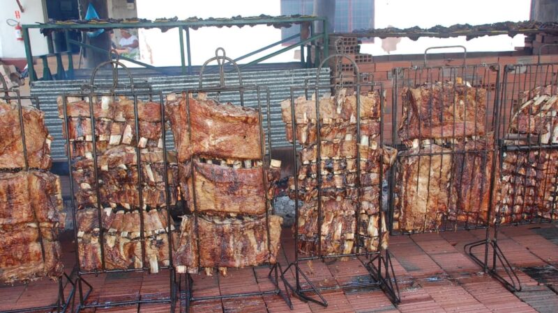 Domingo é dia de costelão no CTG Querência da Saudade