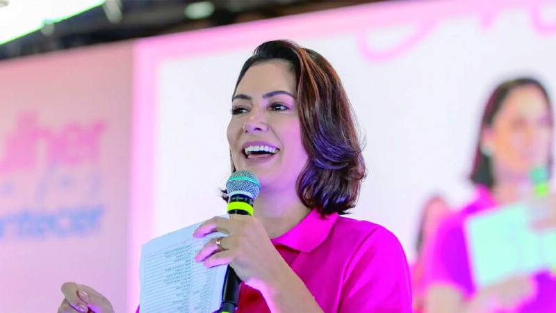 Michelle Bolsonaro deixa presidência do PL Mulher