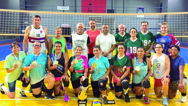 Incentivo ao Esporte: Presidente da Câmara, Jelson Bernabé, acompanha treino e apoia projeto de Voleibol 45+ em Ponta Porã