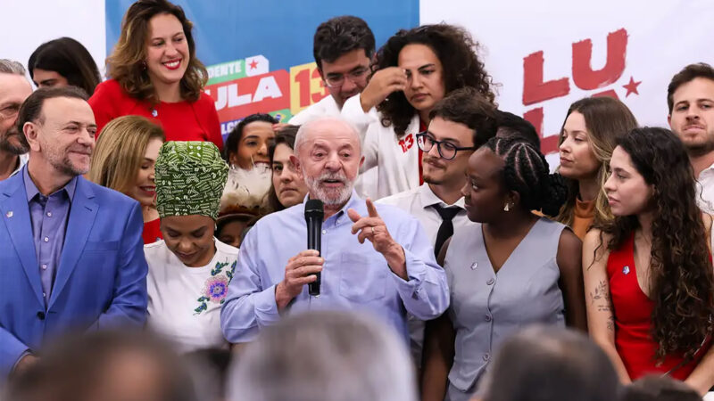Lula é reeleito presidente do Brasil em virada histórica