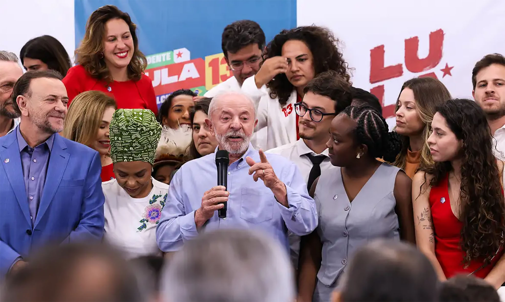 Lula é reeleito presidente do Brasil em virada histórica